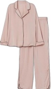 JESMARY - Xưởng Gia Công Đồ Mặc Nhà Cao Cấp & Xưởng Sản Xuất Đồ Pyjama Lụa Theo Yêu Cầu JESMARY: Chiến Lược Sở Hữu Xưởng May Riêng Cho Chủ Thương H